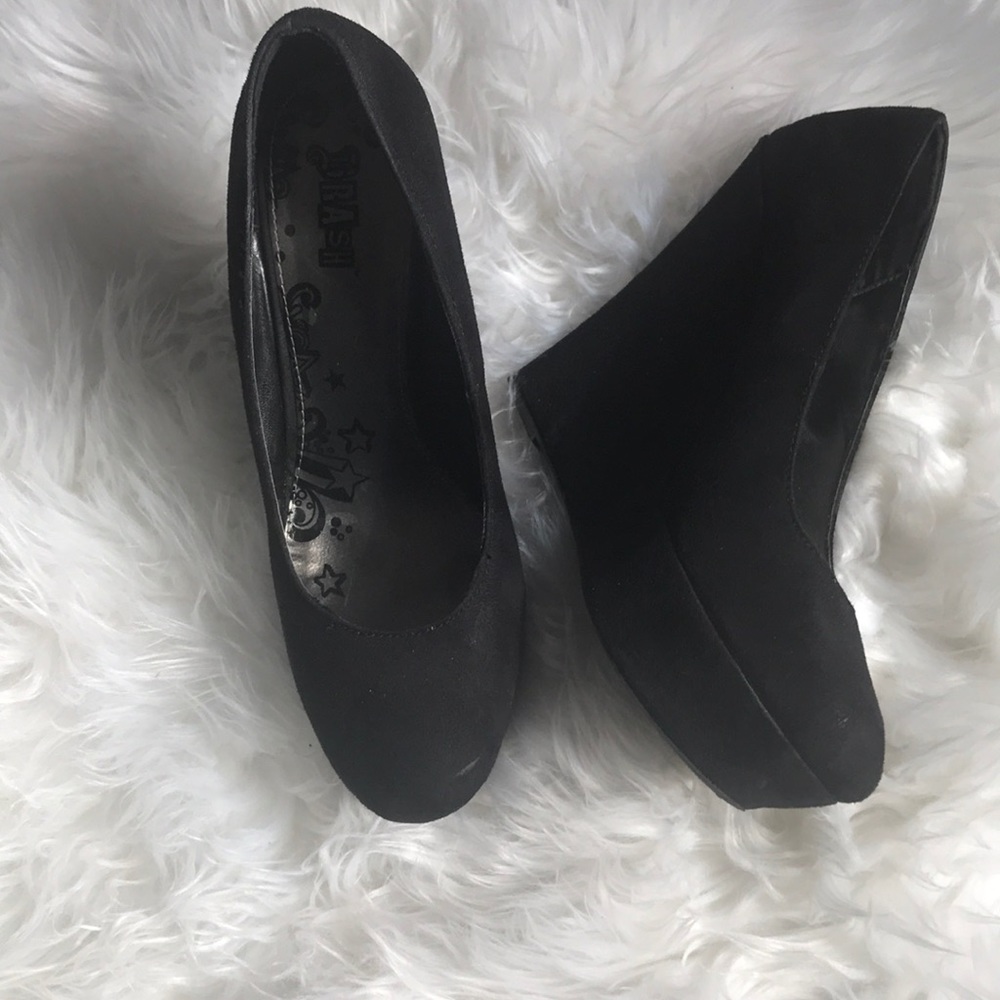 Women’s black round toe wedge heels size 9 1/2